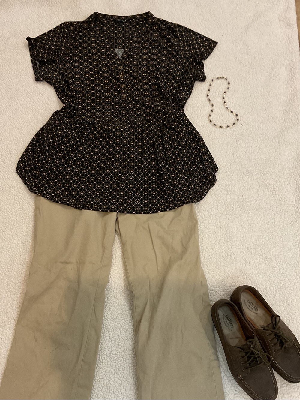 EUC- Roz & Ali -Geometric Floral Pintuck V‑Neck Blouse 1X — Green, Black, Beige
